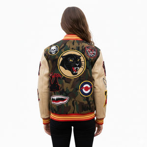 Chaqueta Varsity Vintage Gruesa y Transpirable, Ecológica, con Bordado Personalizado de Estética Retro, para Colección de Invierno Unisex - Product Image 4