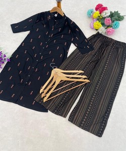 ชุดเสื้อและกางเกงผ้าเรยอนลายฟอยล์แบบใหม่ สำหรับใส่ทุกวัน ราคาขายส่ง เสื้อผ้าชาติพันธุ์ สีดำ - Product Image 2