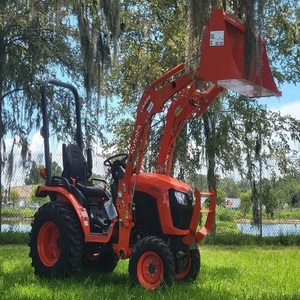 Tractor de jardín Kubota B2301 4WD usado en buen estado con cargador y excavadora, perfecto para pequeñas explotaciones agrícolas y paisajismo. - Product Image 4