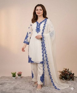 ชุดปักลายมูล ชานเดรี พร้อมกางเกงปาลาซโซ่และผ้าคลุมไหล่ สไตล์งานรื่นเริง ราคาขายส่ง เสื้อผ้าชาติพันธุ์ สีขาว - Product Image 1