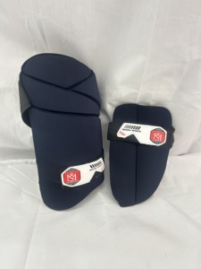 อุปกรณ์ป้องกันสำหรับนักกีฬาคริกเก็ต ผลิตจากโรงงาน ปรับแต่งได้ตามต้องการ ราคาแข่งขัน ยี่ห้อ Mannu Sports รุ่น Destroyer Elite Thai Pad - Product Image 2