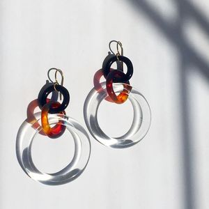 Boucles d'oreilles pendantes en résine de style européen et américain, motif fleur éternelle - Product Image 4