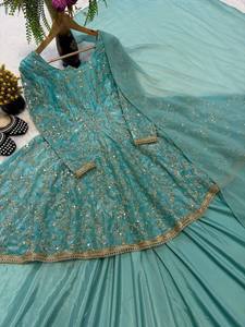 Ensemble Sharara bleu aqua élégant avec dupatta pour femme – Tenue ethnique de créateur pour soirée, richement brodée et ornée de sequins - Product Image 5