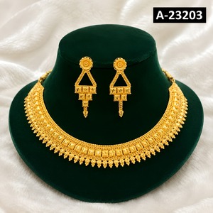 Conjunto de Collar y Pendientes Clásicos de Aleación de Zinc Chapados en Oro de 24K, Forma de Flor, Joyería de Boda para Mujer A-23163 - Product Image 4