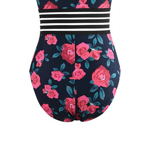 Maillot de bain une pièce personnalisé avec logo, taille haute, volanté, effet ventre plat, pour femme, épaules dénudées, dos croisé, col en V - Product Image 6