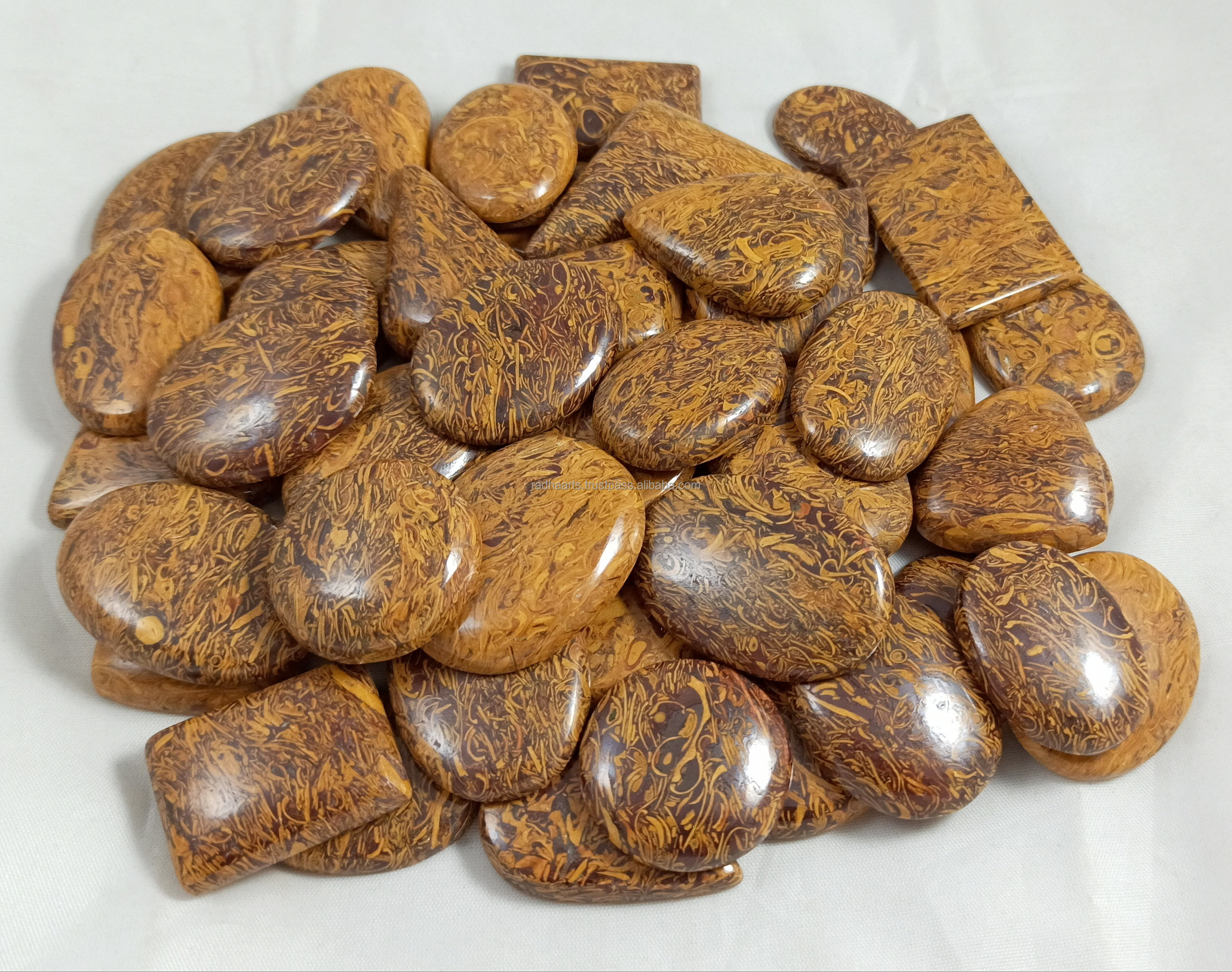 สีน้ำตาล