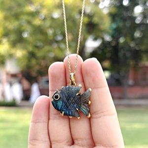 Collar de latón chapado en oro de 18k con colgante de labradorita natural en forma de pez y ojo de circonita negra, el más vendido - Product Image 2