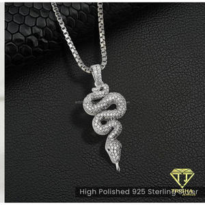 Colgante de Serpiente de Moissanita Chapado en Rodio Hecho a Mano con Diseño Hip Hop de Plata 925 y Acabado de Alta Calidad - Product Image 4