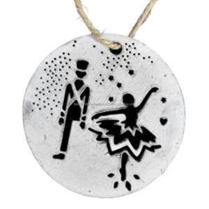 Article décoratif suspendu en fer avec revêtement en poudre blanche fini pour la décoration de la maison et autres décorations de Noël - Product Image 1