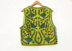 Gilet sans manches pour femme, veste en velours brodée à la main avec un look vintage, vestes courtes - Product Image 6