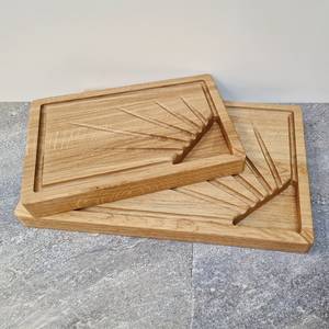 Planche à découper élégante en bois pour une préparation culinaire stylée - Product Image 1