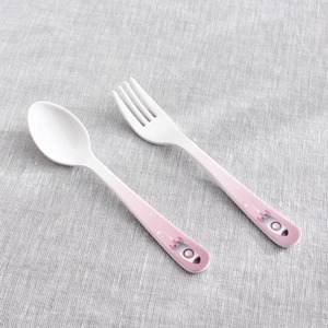 Ensemble de vaisselle pour enfants Dream Big, en plastique, design licorne et fusée, sans BPA, assiettes, bols, tasses, cuillères, fourchettes, plateau - Product Image 5