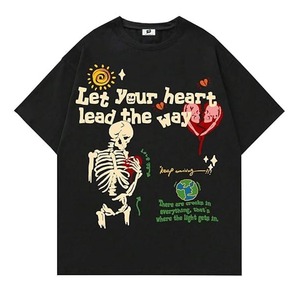 เสื้อยืดคอกลมแขนสั้นพิมพ์ลายพรางแบบกำหนดเองสำหรับผู้ชาย ทรงปกติ ระบายอากาศได้ดี ผ้าถัก 100% คอตตอน สวมใส่สบาย มีโลโก้ด้านหน้า น้ำหนัก 220 กรัม ผ้าเจอร์ซีย์ - Product Image 1
