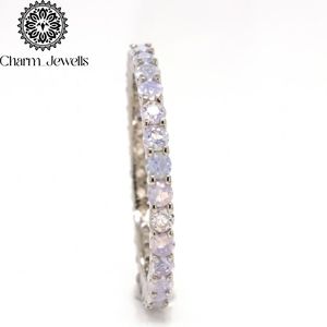 Bague de fiançailles classique pour femme en moissanite taille coussin, en argent sterling et plaqué or, sertie à griffes, avec pavé - Product Image 2
