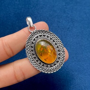 Pendentif ovale en ambre baltique fait à la main, bijoux de mariée en argent sterling, cadeau élégant pour femmes et filles, occasion spéciale - Product Image 2