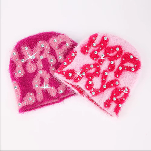 ODM OEM Gorro Jacquard de Invierno Cálido y Cómodo, de Gran Tamaño, con Diseño de Moda Novedoso, Personalizable, Liso, con Pedrería y Etiqueta de Cuero Personalizada - Product Image 4
