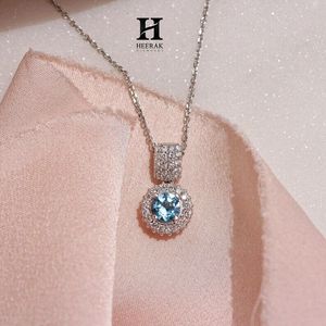 Pendentif classique rond en diamant halo, élégant collier en pierre précieuse bleue, bijoux fins de qualité supérieure pour les détaillants et les boutiques - Product Image 2