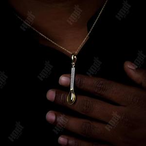 Colgante de Lujo para Hombre, de Plata de Ley Bicolor con Baño de Oro, con Moissanita y Pavé de Diamantes, Estilo Hip Hop, Dvars Diamond - Product Image 4