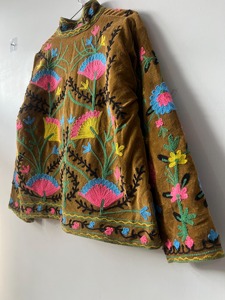 Poncho Bohème Brodé Floral à Col Mandarin et Manches Longues pour Femme – Vêtement d'extérieur Hiver en Coton Écologique Suzani - Product Image 3