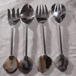 Ensemble de couverts de haute qualité, fabriqué en acier inoxydable et résine de haute qualité, idéal pour toutes les occasions - Product Image 4