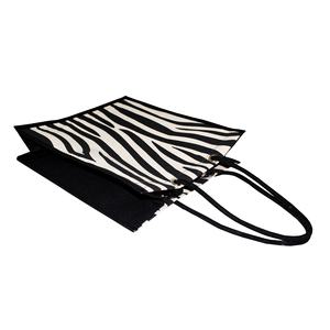 Sac fourre-tout en toile de coton naturel pour femmes, 10 oz, imprimé à rayures zébrées, laminé PP, personnalisable, sac de shopping - Product Image 5