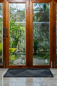 Traditional Rectangle Plant Fiber <b>Doormat</b> with Horizontal Pattern Indoor Welcome Mat for Entryway - Product Image 5