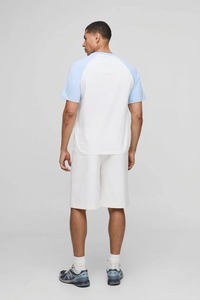 Camiseta de manga raglán blanca y azul claro para hombre, cuello redondo, corte regular, informal, de algodón. - Product Image 3