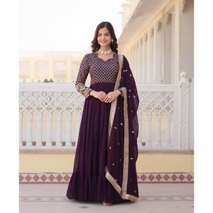 Trajes de Salwar nupciales pakistaníes informales de alta calidad, excelente ropa de fiesta para mujeres indias y paquistaníes del proveedor directo de Pakistán - Product Image 1