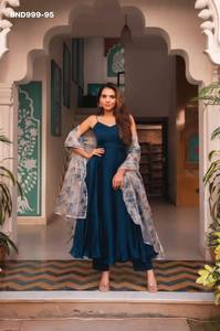 Colección de Kurti-Pantalón y Dupatta de satén de seda japonés de diseñador para fiestas, con volantes acampanados sin mangas, lista para usar, para mujer. - Product Image 4