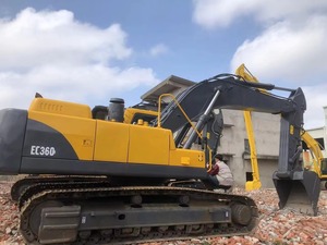 Robusto Excavador de Cadenas Amarillo Usado de 3000 kg con Brazo Hidráulico Reforzado y Cucharón de Alta Resistencia para Proyectos de Desarrollo de Terrenos - Product Image 6