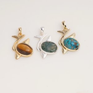Pendentif Queue de Baleine en Turquoise Naturelle, Orné de Dorure, Bijou Artisanal Inspiré de l'Océan, Pierre Précieuse de Créateur, Cadeau Unique pour Femme - Product Image 5