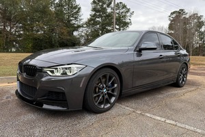 2017 B-M-W 340-i x-D-r-i-v-e S-e-d-a-n - Product Image 3