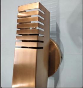 Aplique de pared rectangular minimalista de latón hecho a mano – Luces de estilo moderno italiano de mediados de siglo – Acabado en latón crudo - Product Image 4
