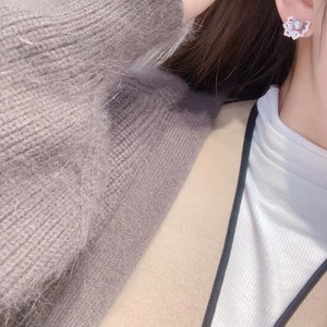 ต่างหูมุกเทียมสีเทาขนาด 5-6 มม. ประดับด้วยมุกแบบไมโครอินเลย์ งานแฮนด์เมดสุดหรู สไตล์เรโทร สำหรับผู้หญิง แฟชั่นสุดฮิต - Product Image 4