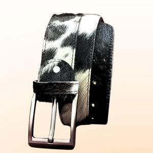 Cinturón de cuero auténtico con pelo de vaca, personalizado OEM, para hombre, con etiqueta privada y hebilla metálica. - Product Image 1