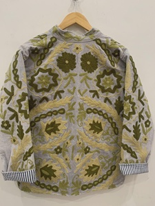 Veste en velours brodée Suzani, faite à la main, style bohème chic, manteau ethnique, vêtement d'extérieur vintage, vente en gros, veste bohème en velours - Product Image 3
