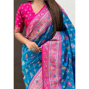 ผ้าไหมเนื้อนุ่มสีน้ำเงินลายทอแบบ Zari ยี่ห้อ Elite Weaves รุ่น Patola Leheriya พร้อมลายทอแบบตัดกัน เสื้อผ้าอินเดียและปากีสถาน น้ำหนัก 700 กรัม - Product Image 4