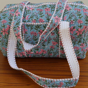 กระเป๋าเดินทางทรงโบฮีเมียนสวยงาม ทำมือ ลายควิลท์  กระเป๋าเป้สะพายหลังสำหรับเดินทางช่วงสุดสัปดาห์  โครงภายนอกขนาดใหญ่ ลายแมนดาลา  ซิปแบบมีห่วงล็อค  ผ้าฝ้าย - Product Image 1