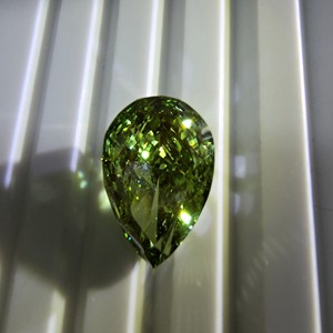 Diamante de Laboratorio de Corte Brillante Modificado en Forma de Pera de 8 Quilates, Color Verde Intenso, VS1, Certificado IGI, Diamantes Sueltos - Product Image 5