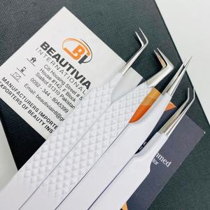 แหนบต่อขนตาสแตนเลสแบบแยกปลายแหลมรูปหัวใจแหนบเคลือบผงสีขาวโลโก้แบบกำหนดเอง - Product Image 2