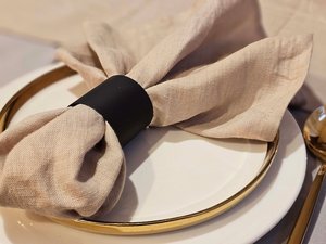 Artistic Metal Napkin Ring With Unique Shape For Decorative <b>Dining</b> <b>Table</b> Presentation Design for Wedding <b>Table</b> Decoration - Product Image 3
