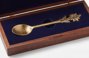 Cuchara de té floral vintage de latón con acabado mate y mango de metal resistente al óxido para juegos de cubiertos de boda - Product Image 6