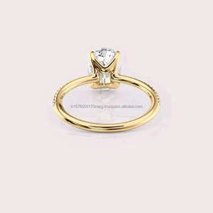 Anillo de Compromiso de Moissanita con Diseño Único para Colección de Joyería Clásica, Ceremonia de Compromiso y Ocasiones Románticas en Venta - Product Image 3