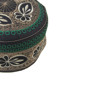 Gorro de Oración Bordado con Patrón Floral Negro, Verde y Dorado, Estilo Étnico de Medio Oriente, Turbante para Hombre Adulto, Ajuste Regular para Todas las Estaciones - Product Image 2