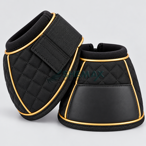 Botas de protección para caballos hechas con material exterior resistente, forro suave y cierre fiable para sesiones de entrenamiento y actividades al aire libre. - Product Image 5