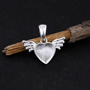 Colgante de Plata 925 Sólida Hecha a Mano con Diseño de Corazón y Alas de Ángel de 8mm, Bisel en Blanco para Relleno de Resina, Fornituras de Joyería DIY para Recuerdos - Product Image 1