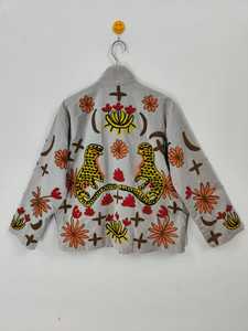 Chaqueta Bomber de Terciopelo con Bordado de Leopardo Reversible, Ecológica y Hecha a Mano, con Mangas Cortas y Cuello Extendido - Product Image 5