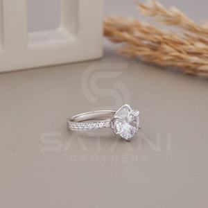 Bague solitaire en moissanite 10 mm avec pavé, pour mariage et fiançailles, en or, élégante, étincelante, pièce de luxe pour femme, Inde - Product Image 2
