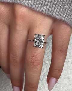 Bague de fiançailles en diamant de laboratoire taille coussin 4 carats sertie à griffes, vente en gros, or 14k 18k, alliance solitaire allongée, fabrication - Product Image 1