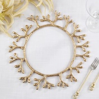 Assiette de présentation de luxe en métal doré, motif papillon et branche, design ajouré élégant en forme de brindille, pour décoration de jardin, mariage et événements